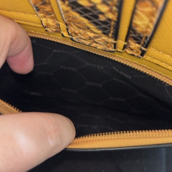 Aldo bag with scarf. Mustard color w/faux snake skin. Comes w/detachable strap - Picture 5 of 13